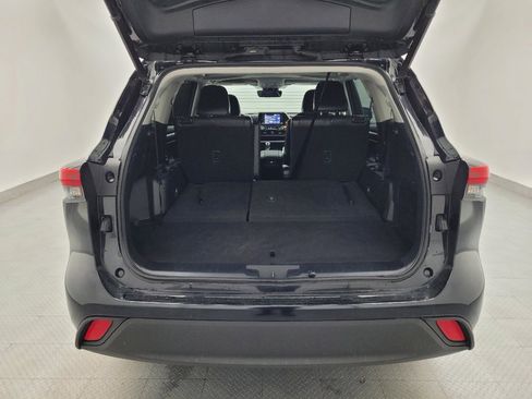 Used 2021 Toyota Highlander XLE image 29