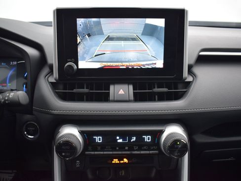 Used 2025 Toyota RAV4 XLE AWD/4WD image 15