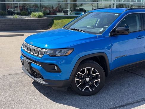Used 2022 Jeep Compass Latitude w/ Convenience Group AWD/4WD image 2