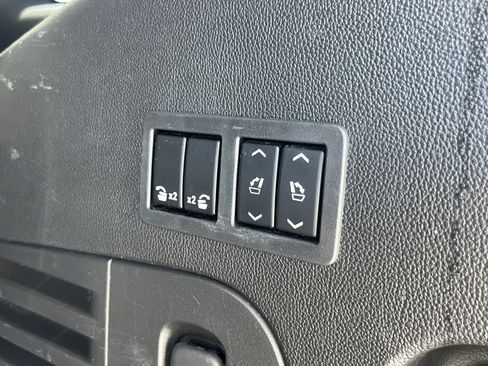 Used 2015 GMC Yukon SLT w/ Open Road Package AWD/4WD image 10