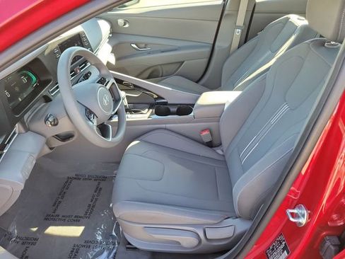 Used 2025 Hyundai Elantra Blue image 12