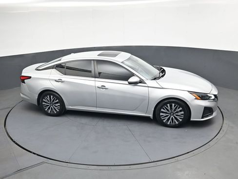 Used 2023 Nissan Altima 2.5 SV w/ SV Premium Package FWD image 36