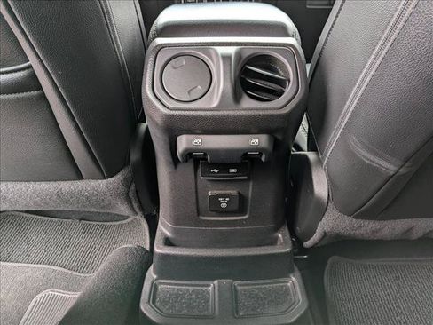Used 2018 Jeep Wrangler Unlimited Sahara AWD/4WD image 17