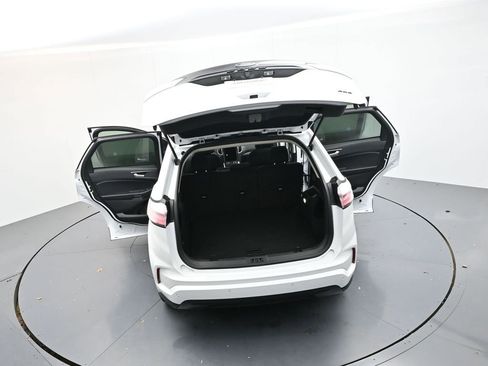 Used 2024 Ford Edge SE w/ Black Appearance Package image 28