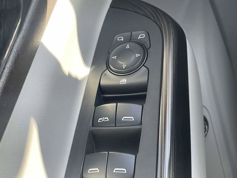 Used 2017 GMC Acadia SLT FWD image 24