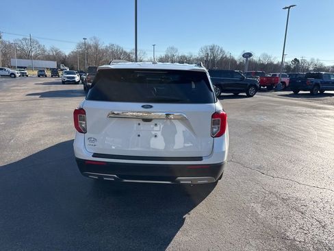 Used 2024 Ford Explorer XLT w/ Equipment Group 202A image 4