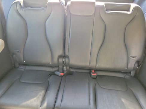 Used 2023 Kia Carnival LX image 10