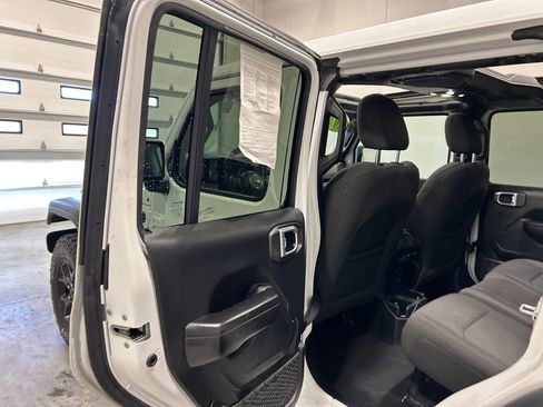 Used 2021 Jeep Wrangler Unlimited Sport image 31