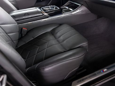 Used 2024 BMW 740i xDrive w/ Premium Package AWD/4WD image 85