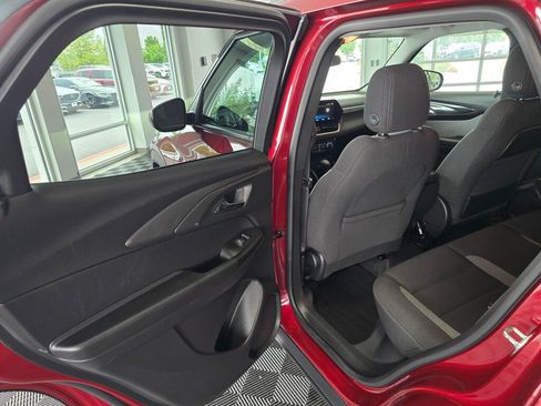 Used 2025 Chevrolet TrailBlazer LT AWD/4WD image 35
