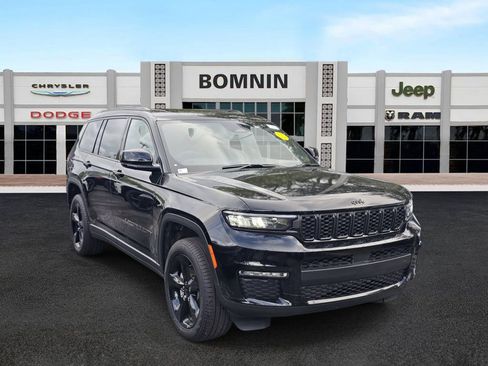 Used 2025 Jeep Grand Cherokee L Limited w/ Black Appearance Package image 2