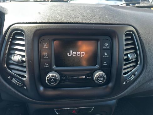 Used 2018 Jeep Compass Latitude w/ Cold Weather Group AWD/4WD image 11