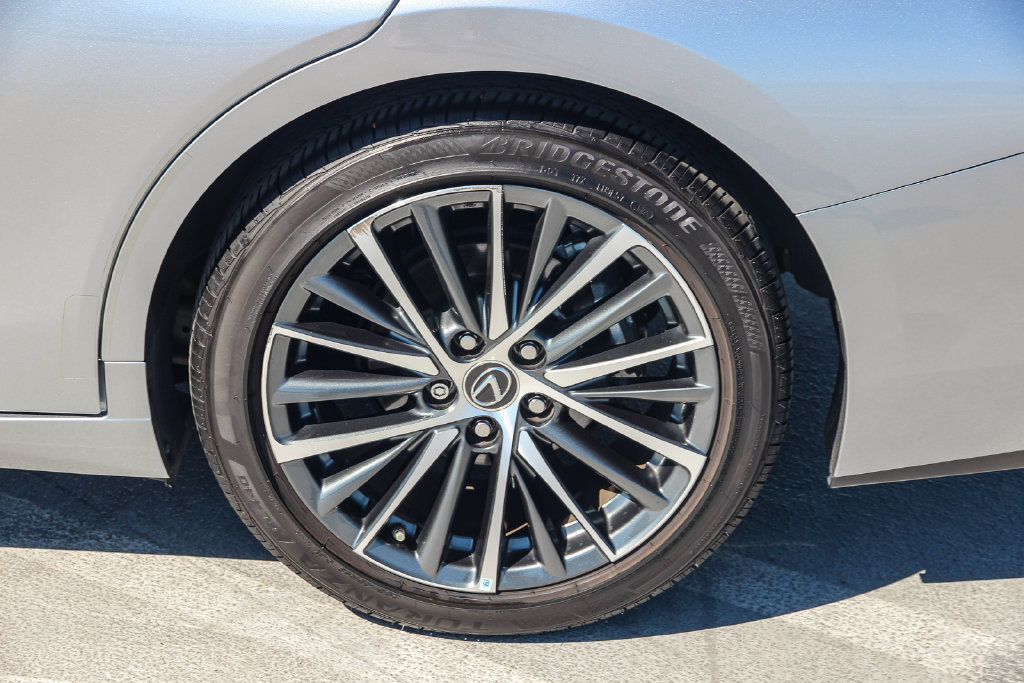 Certified 2023 Lexus ES 350 w/ Accessory Package (Z2) FWD image 12