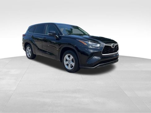 Used 2023 Toyota Highlander L image 9