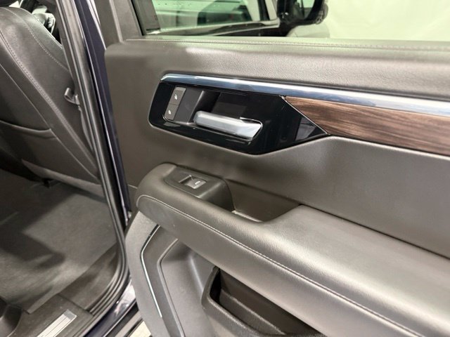 Used 2025 Chevrolet Suburban Z71 AWD/4WD image 32