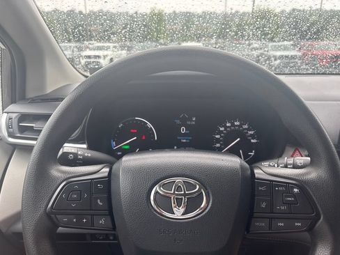 Used 2024 Toyota Sienna LE AWD/4WD image 7