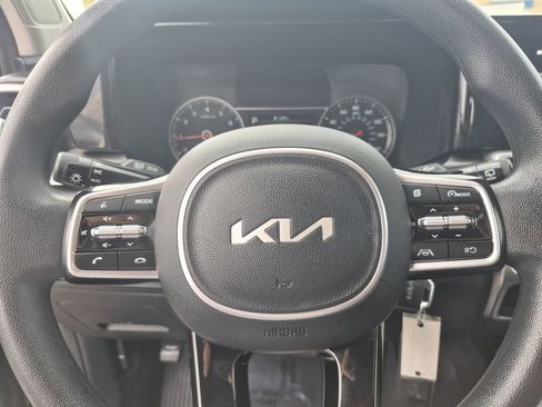 Used 2022 Kia Sorento LX image 19