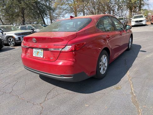 Used 2025 Toyota Camry LE image 5