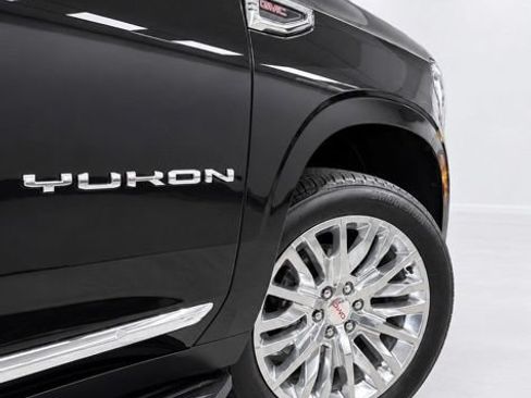 Used 2025 GMC Yukon Elevation w/ Elevation Premium Package AWD/4WD image 12