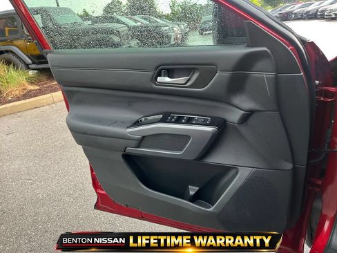 Certified 2025 Nissan Pathfinder SL FWD image 11