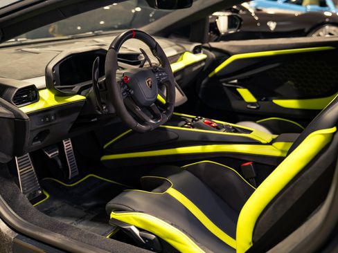 Used 2026 Lamborghini Revuelto AWD/4WD image 2