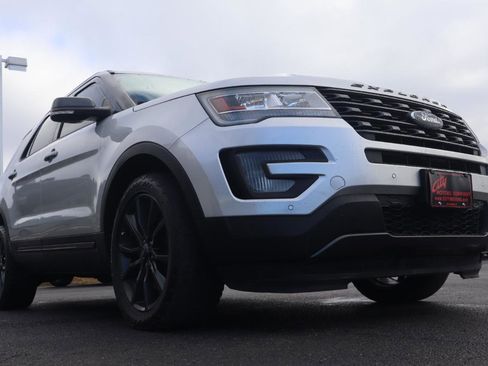 Used 2017 Ford Explorer XLT w/ Equipment Group 202A image 18