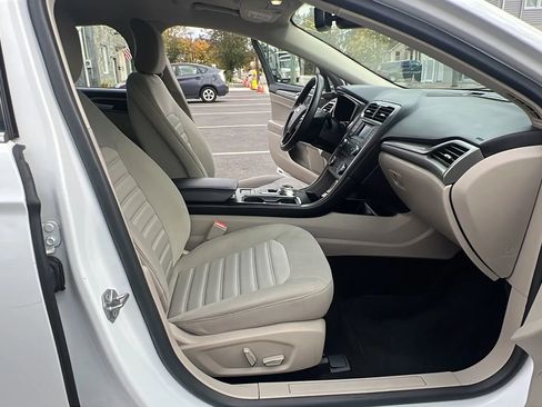 Used 2018 Ford Fusion SE image 30