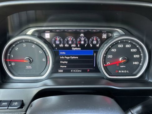 Used 2022 Chevrolet Silverado 1500 High Country w/ Technology Package image 31