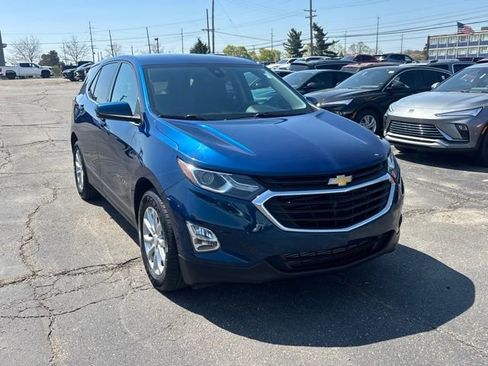 Used 2020 Chevrolet Equinox LT w/ Driver Convenience Package FWD image 3