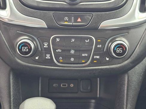 Used 2024 Chevrolet Equinox LT FWD image 28