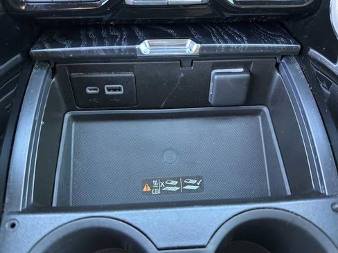 Used 2021 GMC Yukon Denali w/ Denali Premium Package image 11