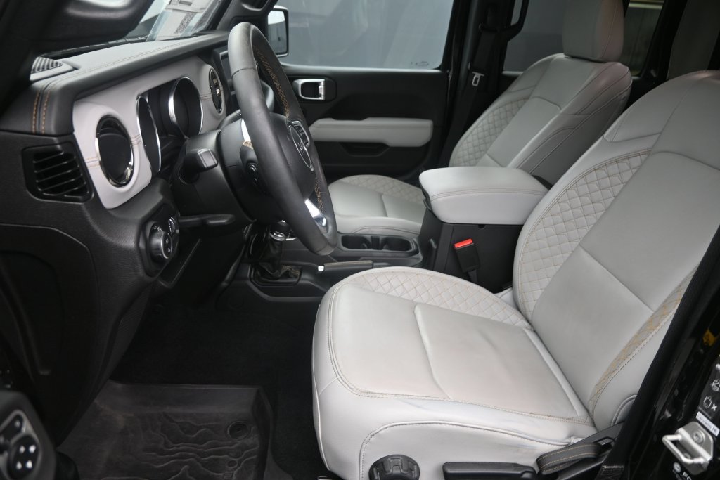 Used 2023 Jeep Gladiator Overland AWD/4WD image 11