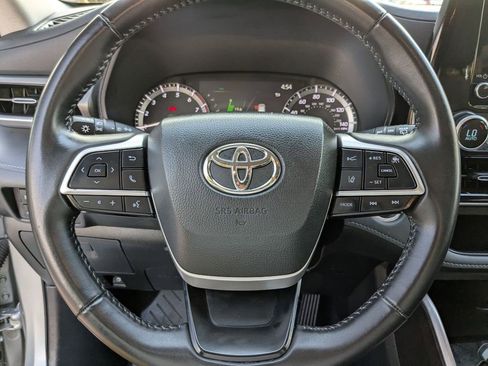 Used 2024 Toyota Highlander LE image 17