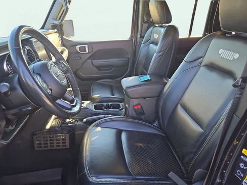 Used 2022 Jeep Gladiator Sport image 16