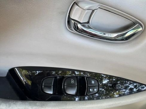 Used 2015 Nissan Leaf SV w/ LED & Quick Charge Package image 11