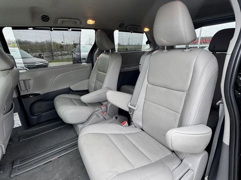 Used 2020 Toyota Sienna XLE image 12
