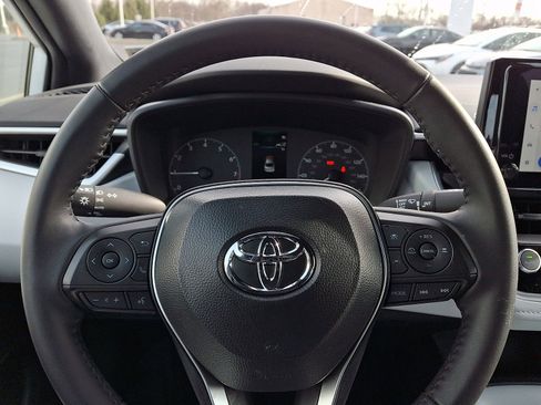 Used 2025 Toyota Corolla SE w/ Convenience Package image 17