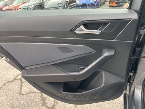 Used 2025 Volkswagen Jetta SE image 27