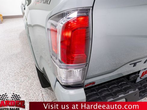 Used 2022 Toyota Tacoma TRD Sport w/ Technology Package RWD image 9