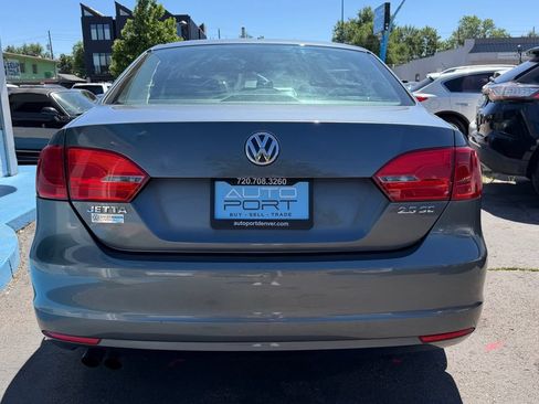 Used 2013 Volkswagen Jetta SE FWD image 3