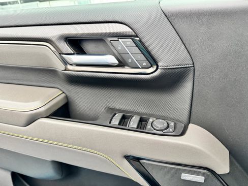 Used 2022 Chevrolet Silverado 1500 ZR2 w/ Technology Package image 26