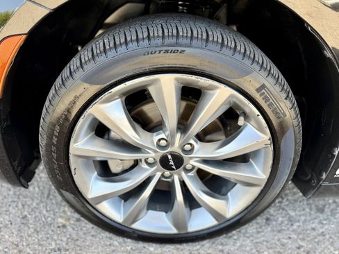 Used 2015 Chrysler 200 S FWD image 19