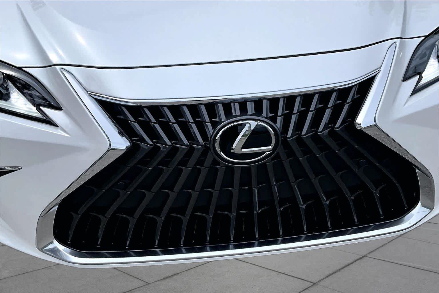 Used 2025 Lexus ES 350 w/ Premium Package FWD image 30