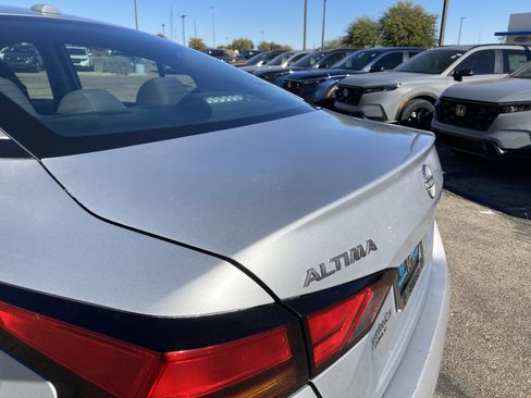 Used 2023 Nissan Altima 2.5 SV image 8