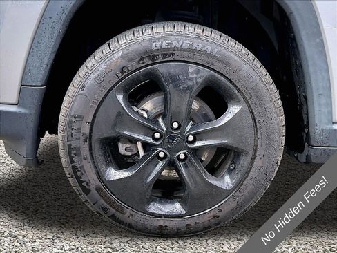Used 2018 Jeep Compass Latitude w/ Popular Equipment Group AWD/4WD image 8