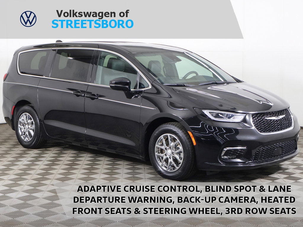 Used 2025 Chrysler Pacifica Select FWD image 1