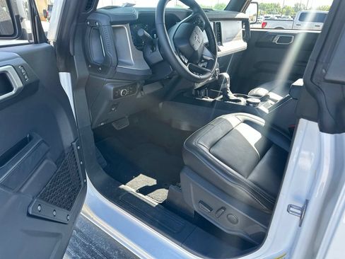 Used 2025 Ford Bronco Outer Banks AWD/4WD image 12