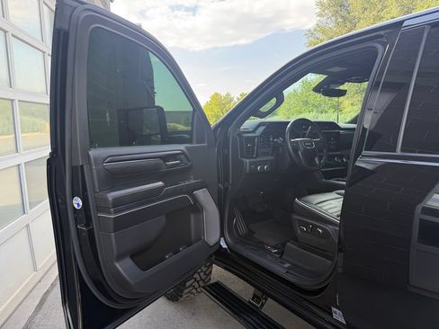 Used 2025 GMC Sierra 2500 AT4X AWD/4WD image 17