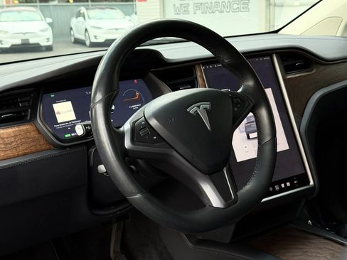 Used 2018 Tesla Model X 75D AWD/4WD image 19