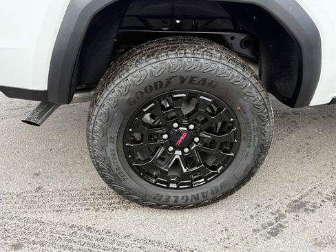 New 2026 GMC Canyon Elevation w/ LPO, Sports Bar Package image 11